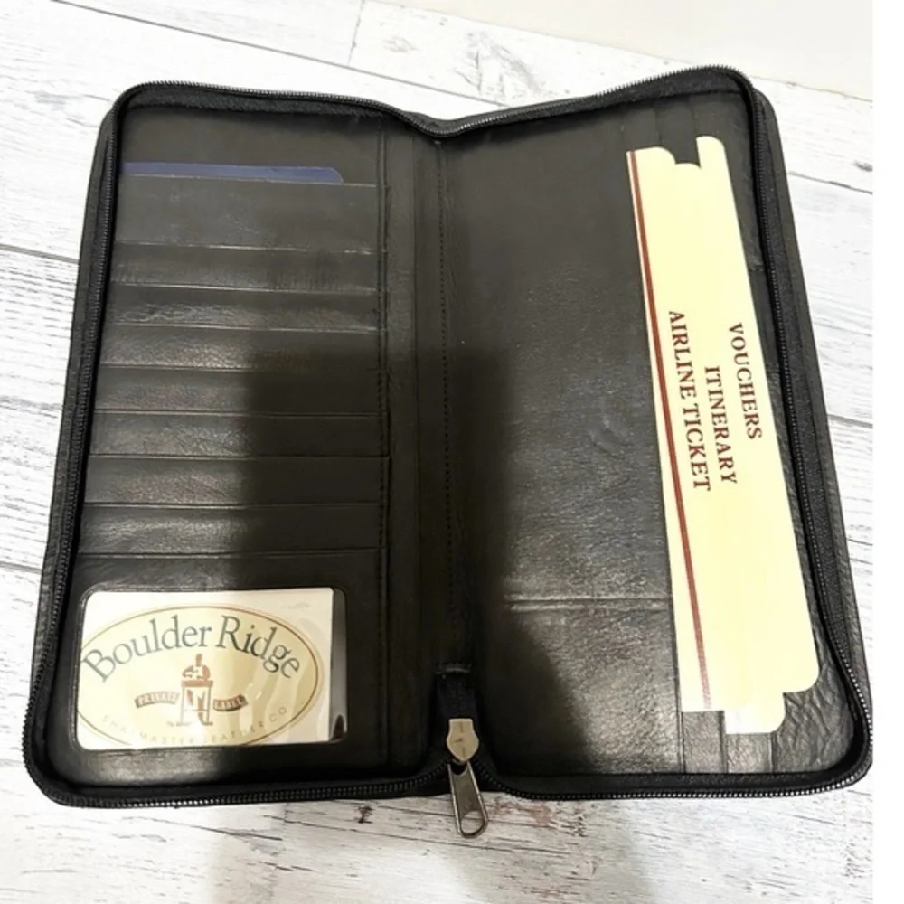 Boulder Ridge leather traveling credit card case.NWT